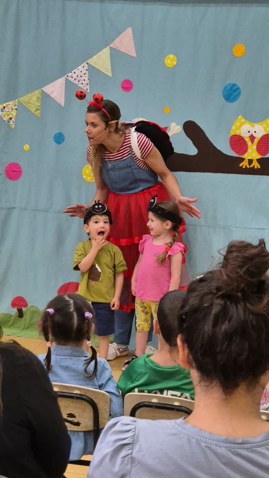 תמונת מופע: הנקודות הצבעוניות של פיטי החיפושית - תיאטרון סיפור 2-4